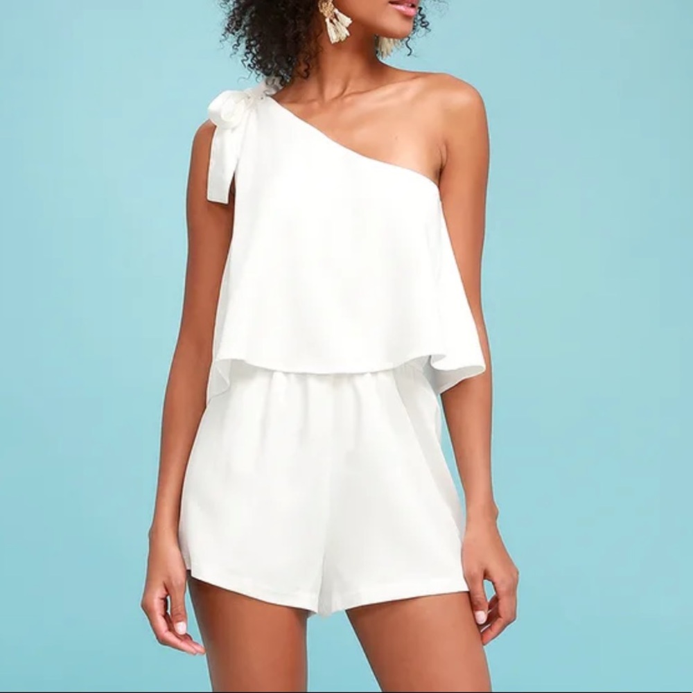 Lulu’s White One Shoulder Romper